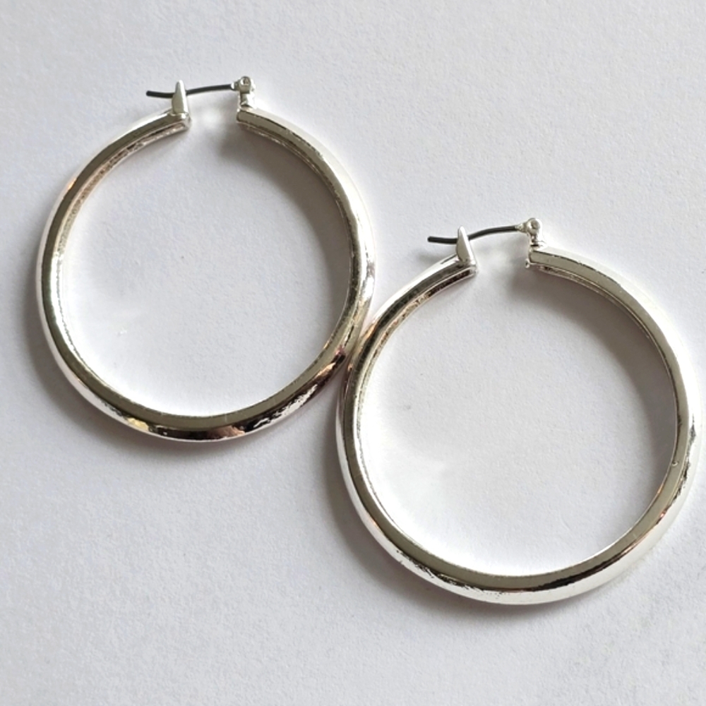 Liz Claiborne hoop earrings silver tone metal hoops big large classic LC